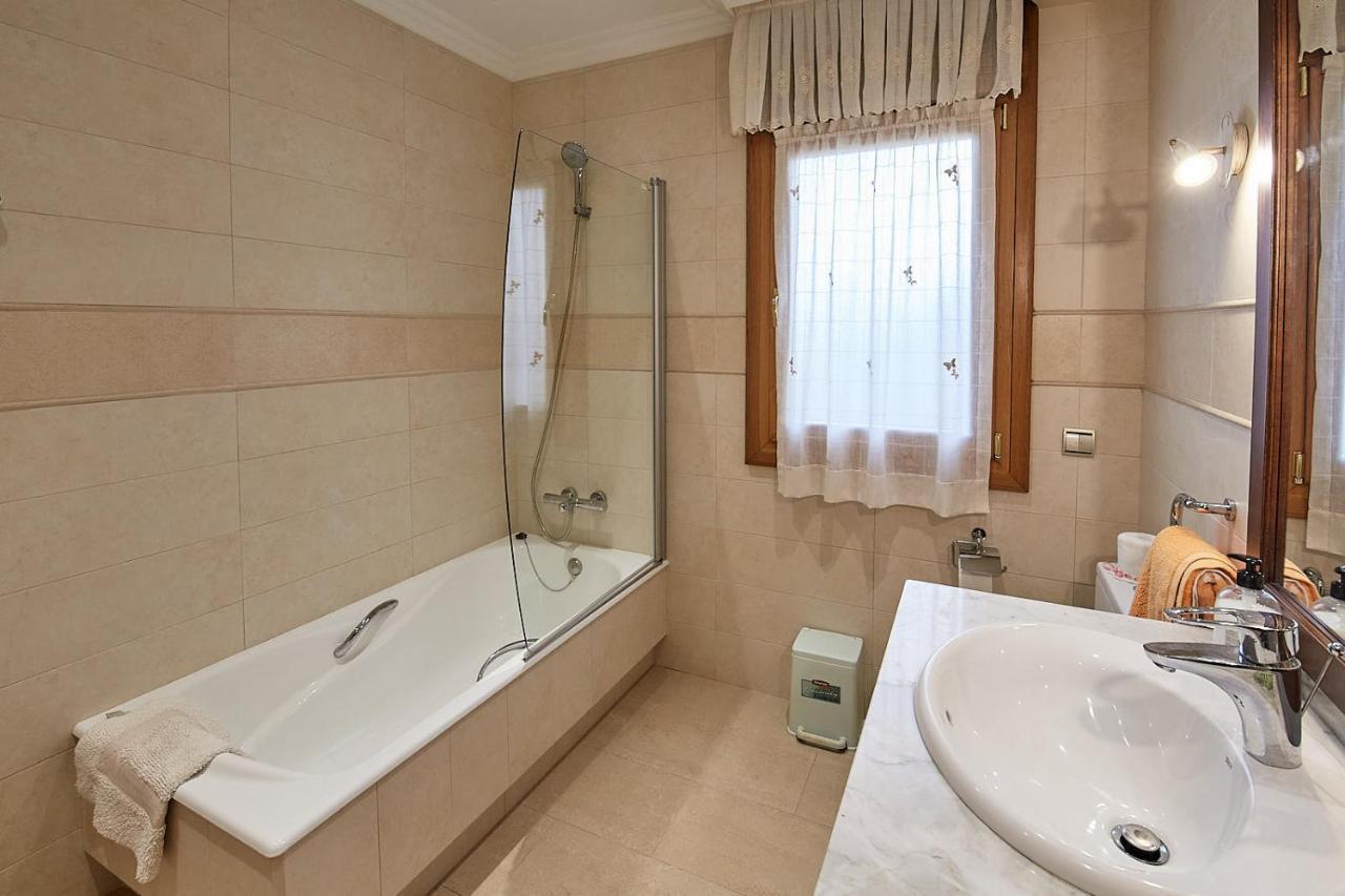 Alojamiento Extrahotelero Casa Ernestina Castillo  Екстер'єр фото
